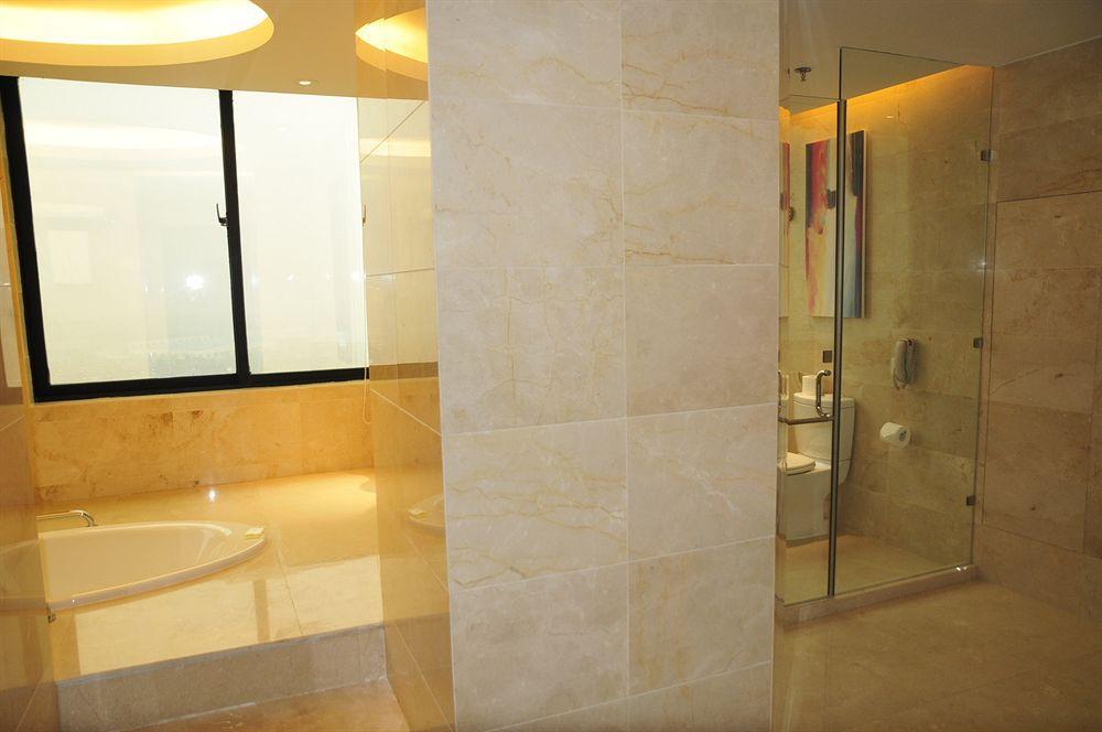 โฟร์ พอยต์ บาย เชอราตัน ไท่ชาง Hotel Taicang ภายนอก รูปภาพ